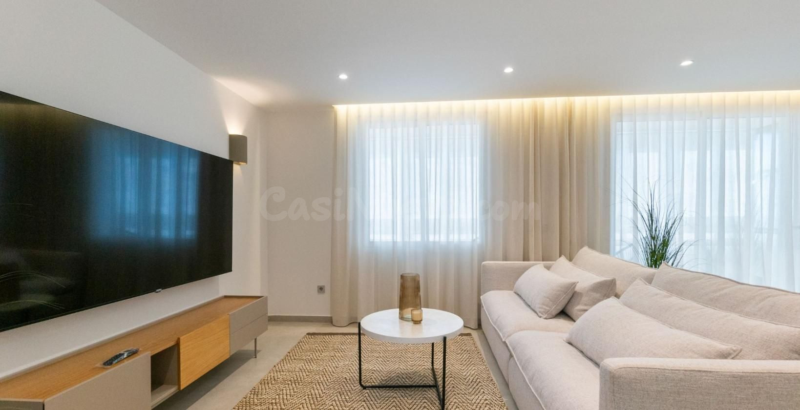 ¡Vive Donde Otros Veranean! Apartamento Ático Reformado con Vistas al Mar en Torrevieja