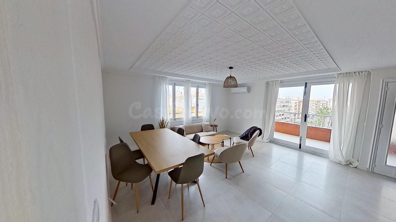 Apartamento de 3 dormitorios 2 baños ¡Tu Refugio Soñado Frente al Mar en Torrevieja! 🌊✨