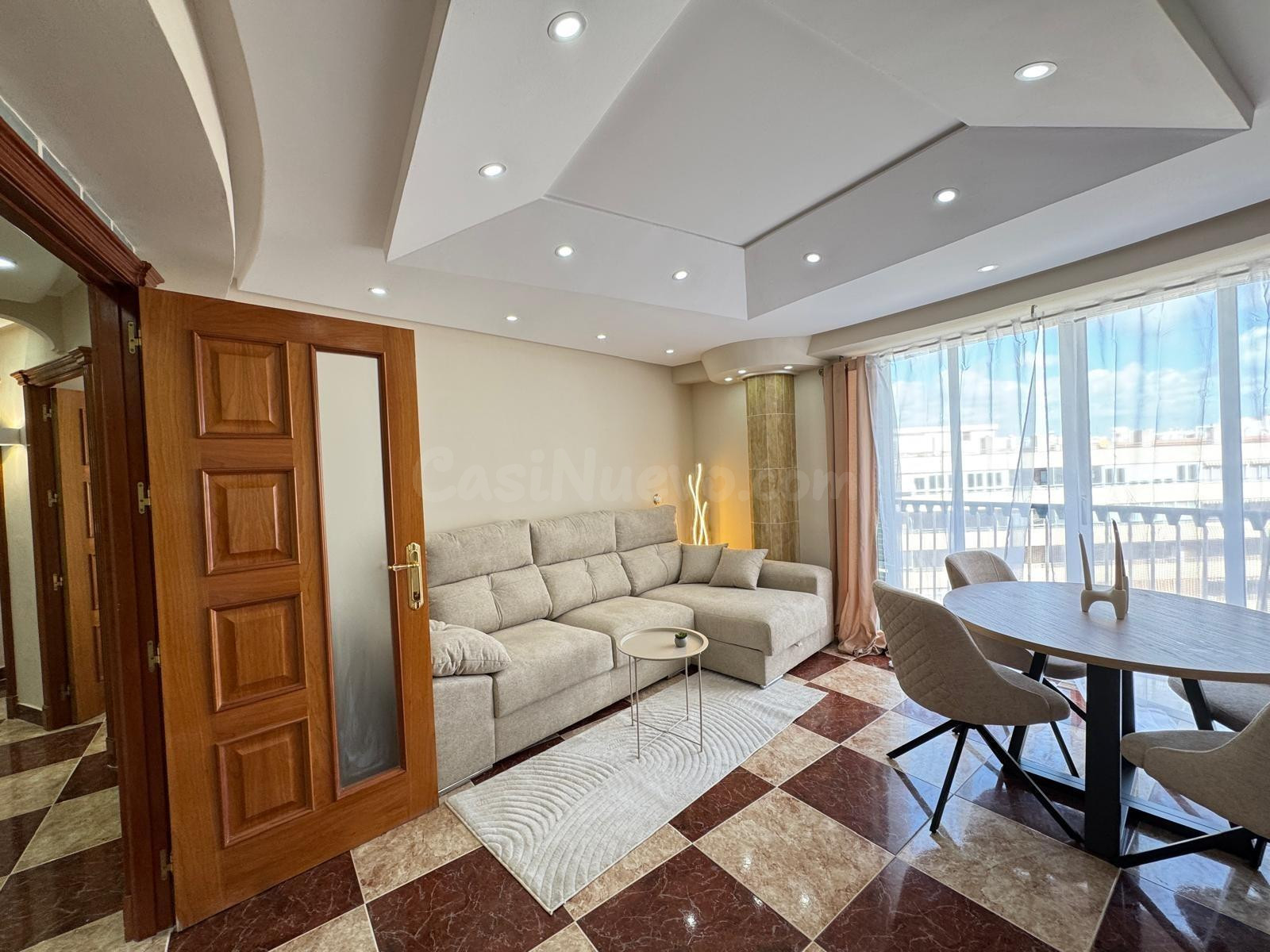 ESPECTACULAR APARTAMENTO EN TORREVIEJA CON VISTAS AL MAR EN EL EDIFICIO "EL BLIN" CON 106 M2. 3 DORM. 2 BAÑOS. SALIDA PRIVADA A LA PLAYA.