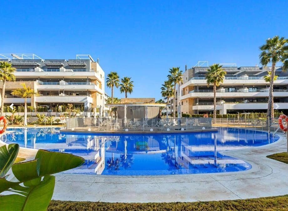 ¡Tu Refugio Soñado! Apartamento de 2 Dormitorios y 2 Baños en Playa Flamenca ( Orihuela Costa )  🌊🌞