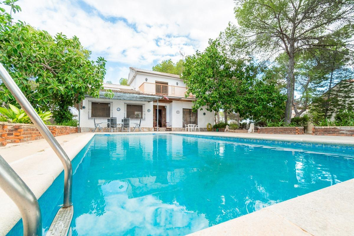 Casa independiente en Pilar de Horadada (Pinar de Campoverde) con 1500 metros de parcela
