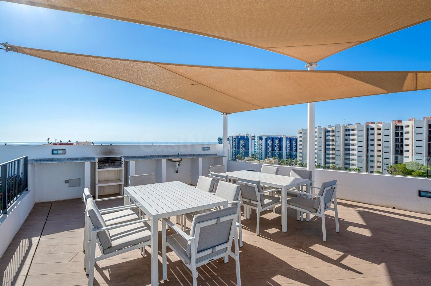 Apartamento de 2 dormitorios y 2 baños con vistas al mar en Punta Prima (Orihuela Costa)