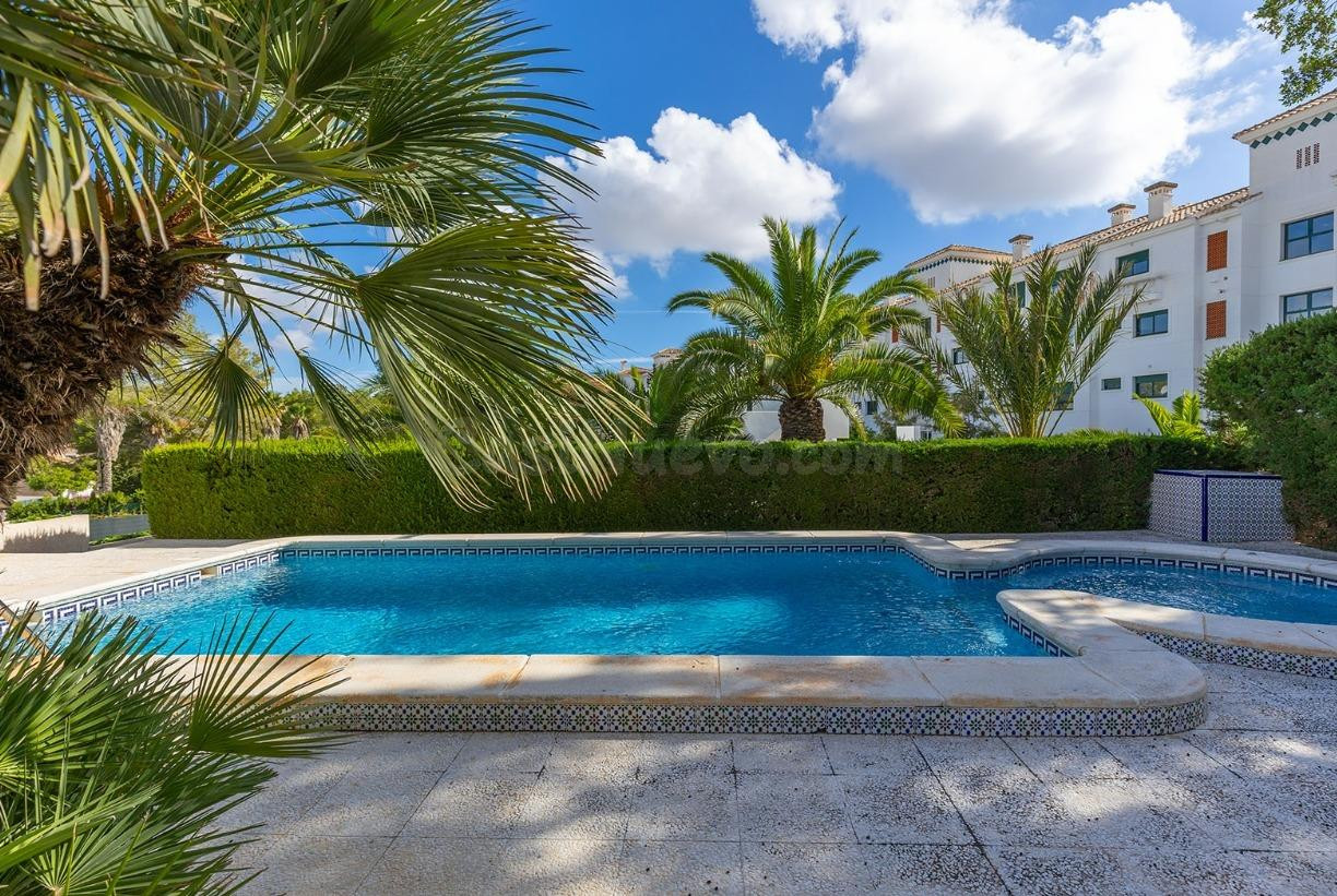 VILLA DE 5 DORMITORIOS 3 BAÑOS EN ORIHUELA COSTA ( LAS FILIPINAS )