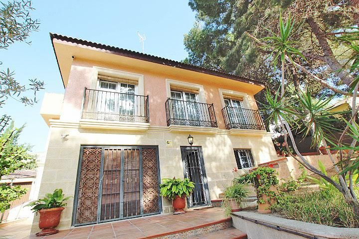 Chalet Independiente en Los Balcones: Espacio, Privacidad y Estilo Mediterráneo a lo Grande 🌞🏡