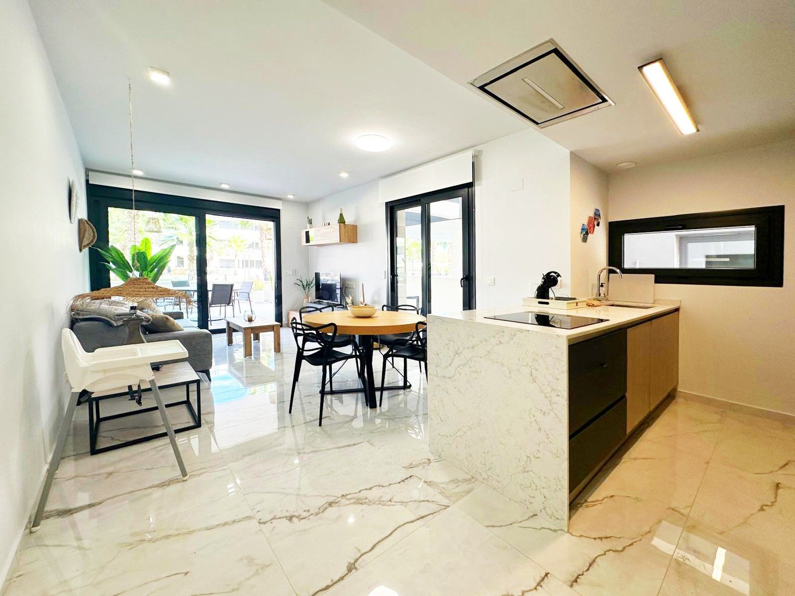 APARTAMENTO DE 2 DORMITORIOS Y 2 BAÑOS EN ZONA LOS ALTOS (ORIHUELA COSTA)