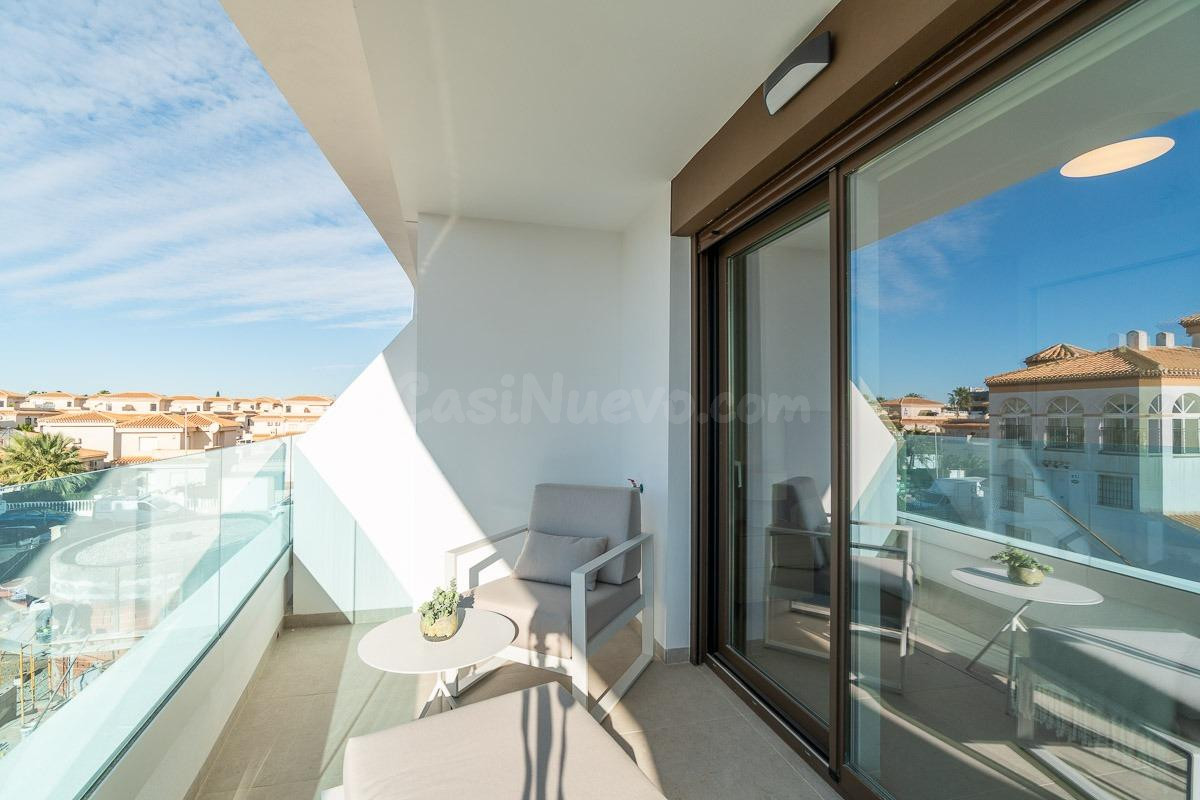 APARTAMENTO DE 2 DORMITORIOS, 2 BAÑOS, GARAJE Y PISCINA EN PLAYA FLAMENCA