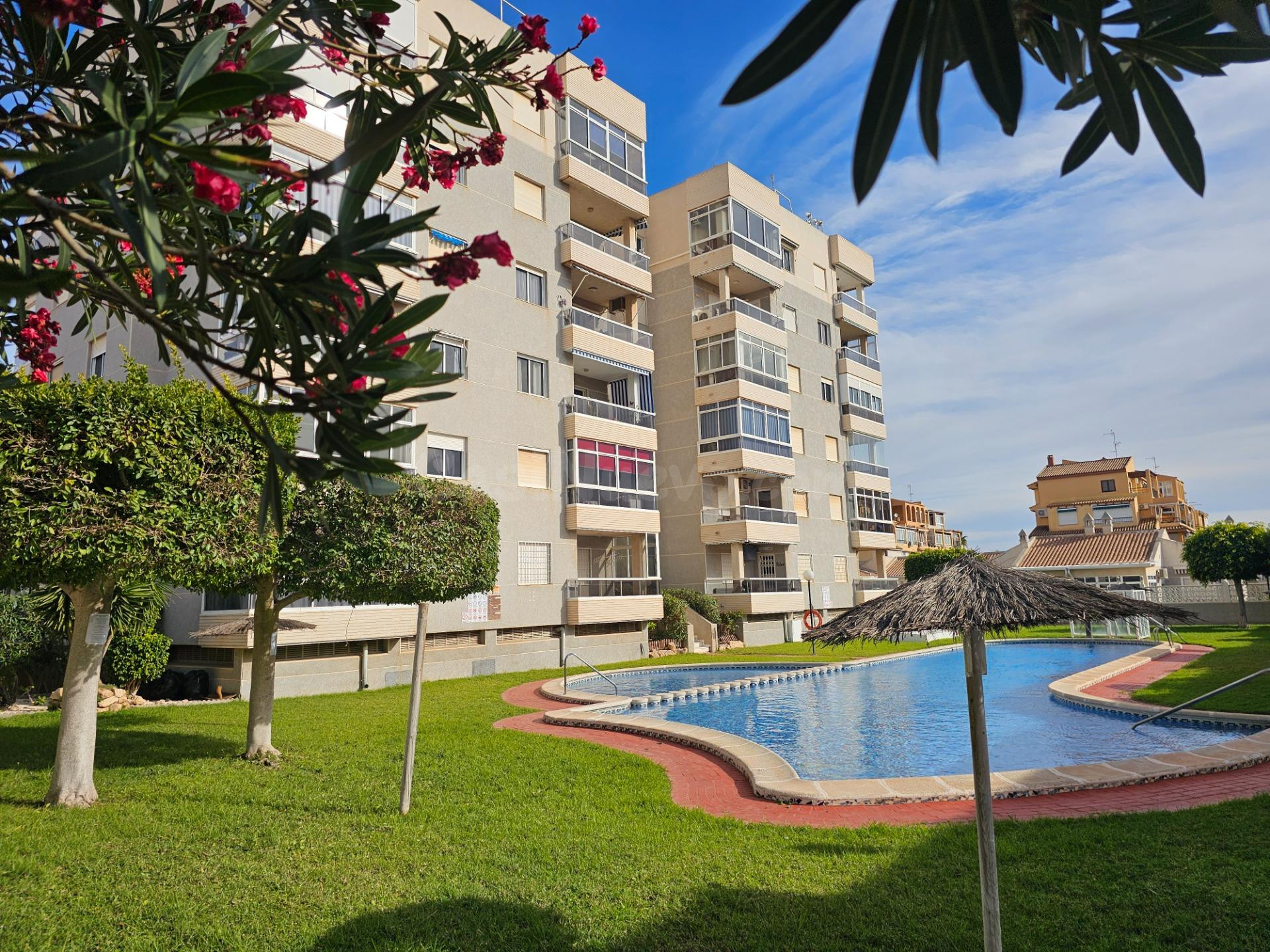 Moderno Apartamento en Torreblanca, Torrevieja - Ideal para Inversión