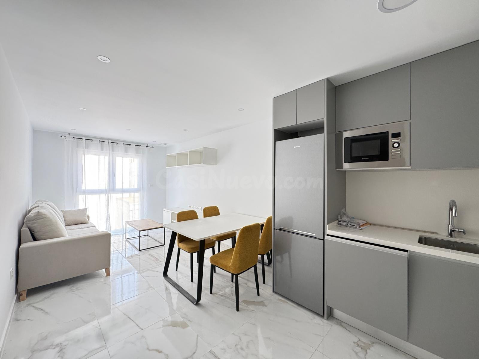 APARTAMENTO EN TORREVIEJA DE 1 DORM. 1 BAÑO. 52 M2. ZONA BARBACOA Y SAUNA. PLAYA A 1000 METROS.