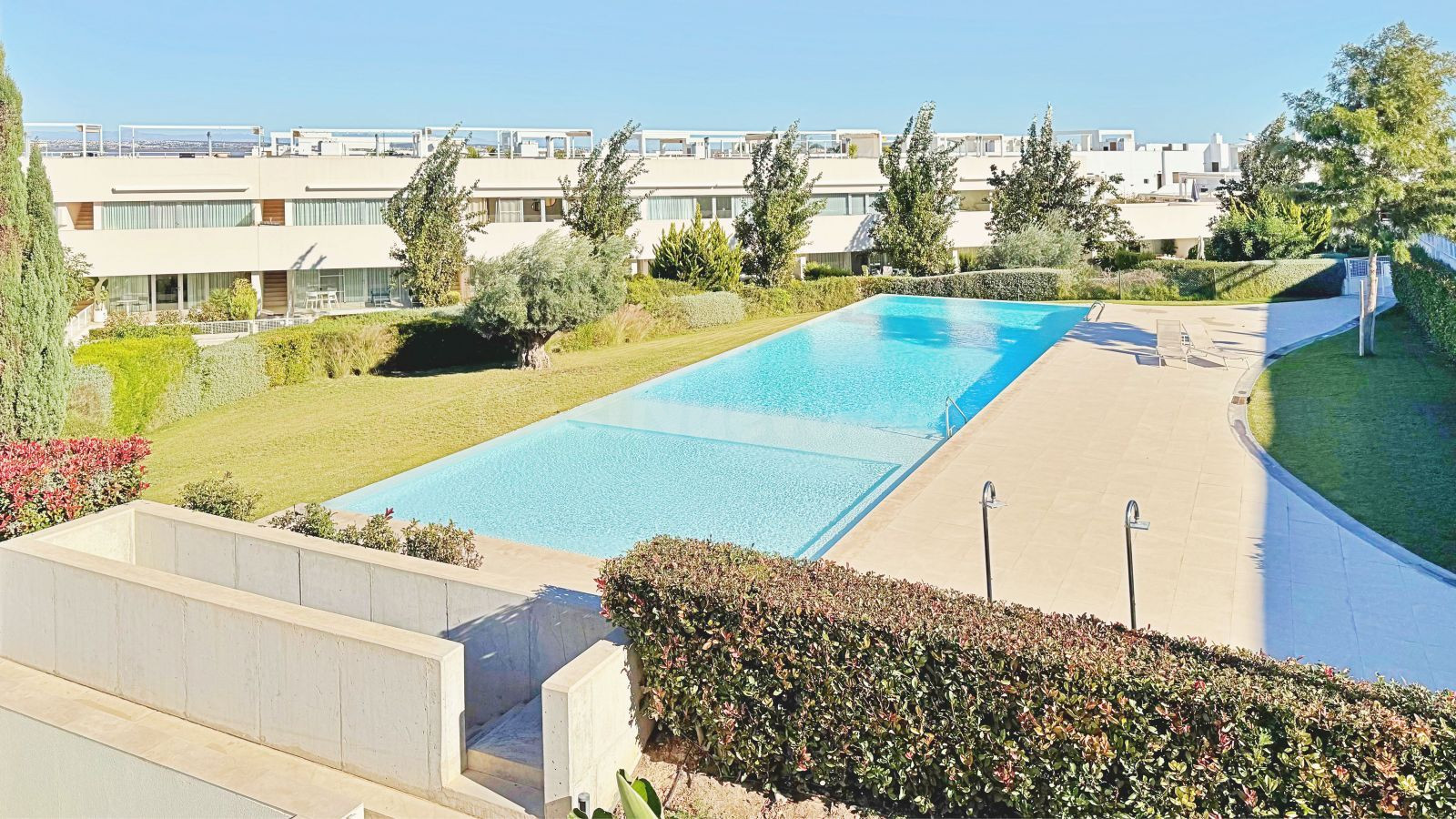 ÁTICO DE 3 DORMITORIOS, 2 BAÑOS, GARAJE+TRASTERO Y PISCINA COMUNITARIA EN LOS BALCONES (TORREVIEJA)