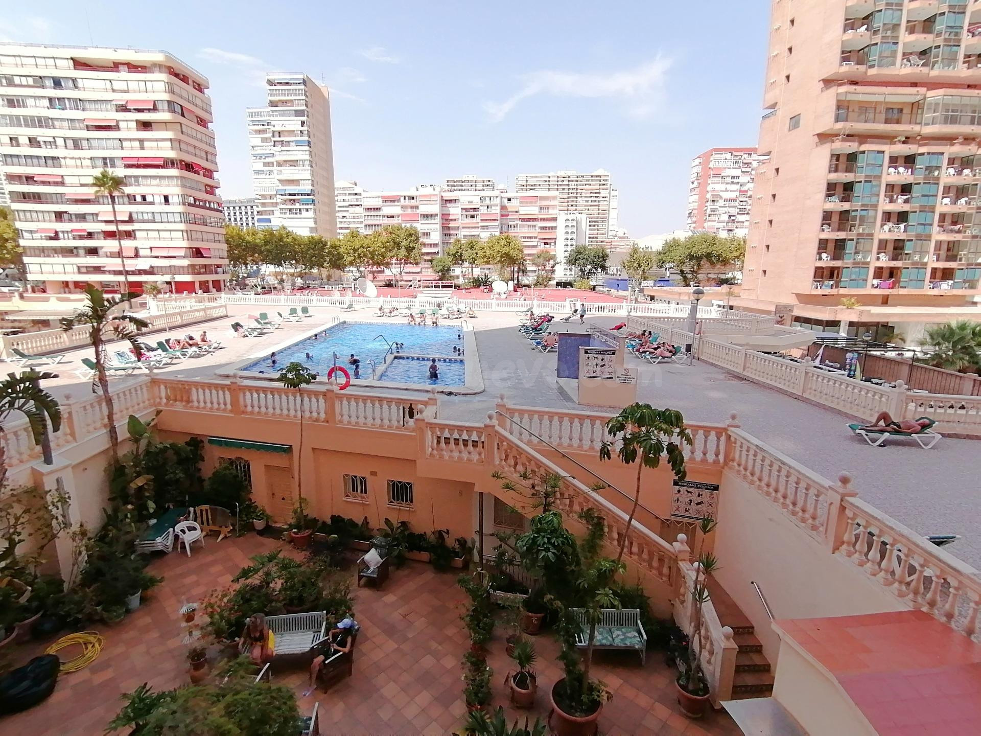 Piso con gran terraza en primera línea playa Levante Benidorm