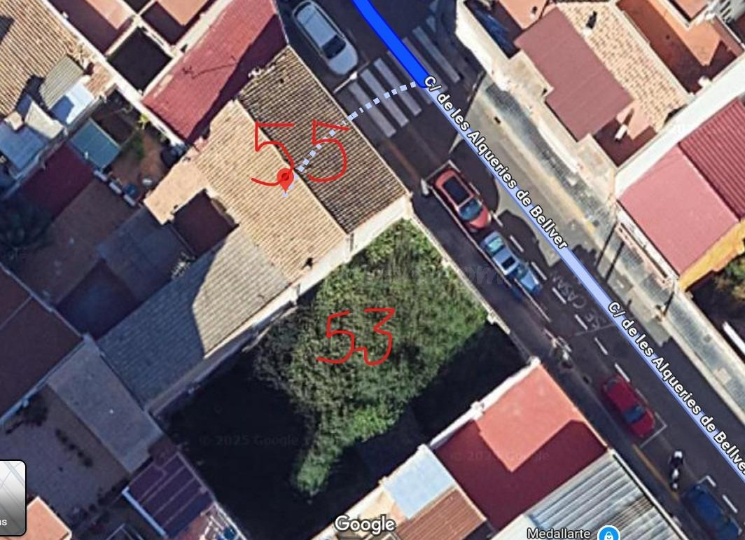 Amplio Terreno Urbano en Benicalap, Valencia - Oportunidad de Inversión