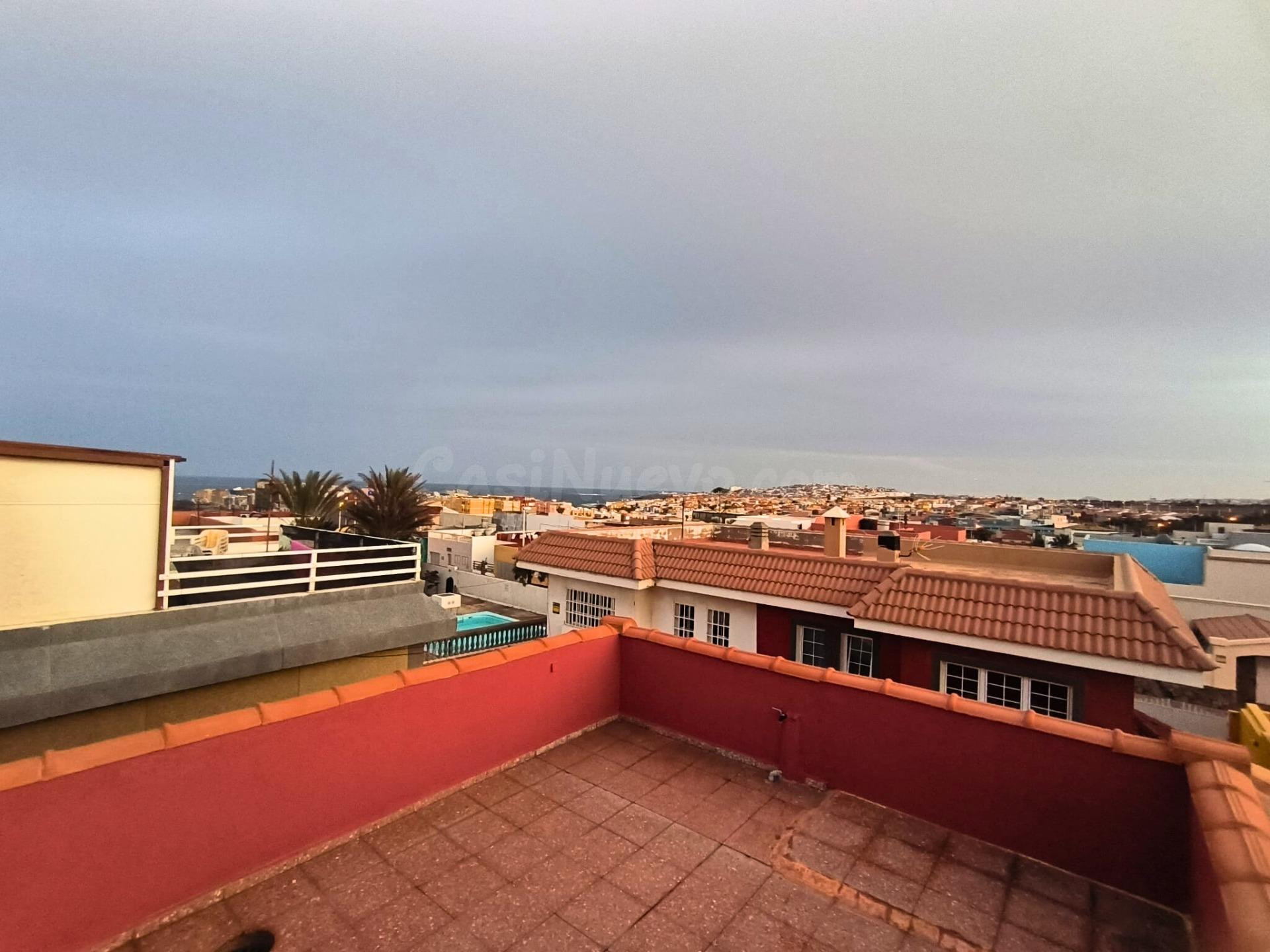 CASA UNIFAMILIAR CON VISTA AL MAR Y AZOTEA EN LA GARITA