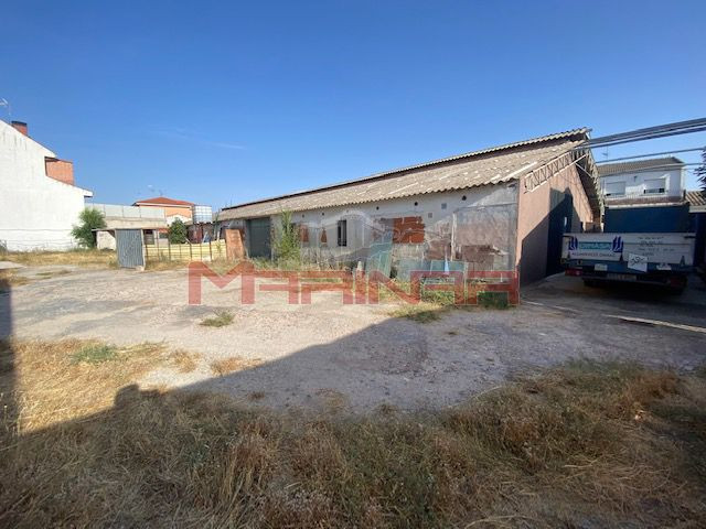 Naves + Vivienda en Esquivias