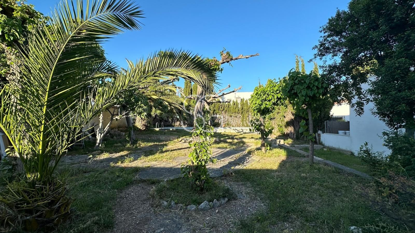 Oportunidad Única: Solar Urbano de 434m2 en la Exclusiva Urb - foto 5