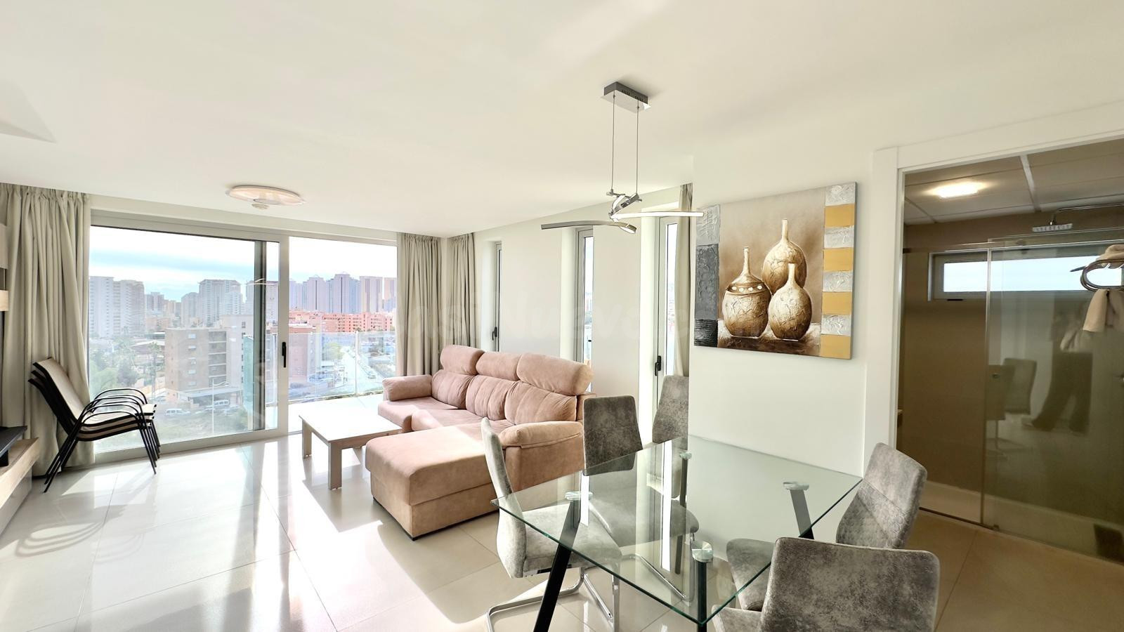 APARTAMENTO EN BENIDORM, TERCERA PLANTA EN URBANIZACIÓN DE LUJO A MENOS DE 1200M DE LA PLAYA, 2 HAB Y 2 BAÑOS