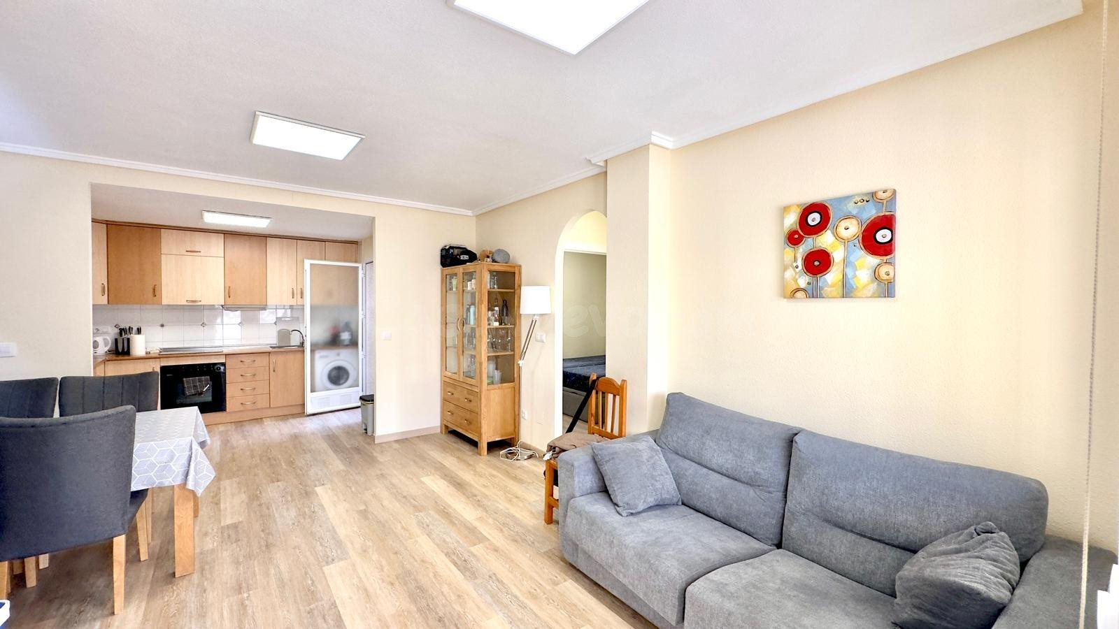 BUNGALOW BAJO EN TORREVIEJA CON PISCINA Y PARKING INCLUIDO
