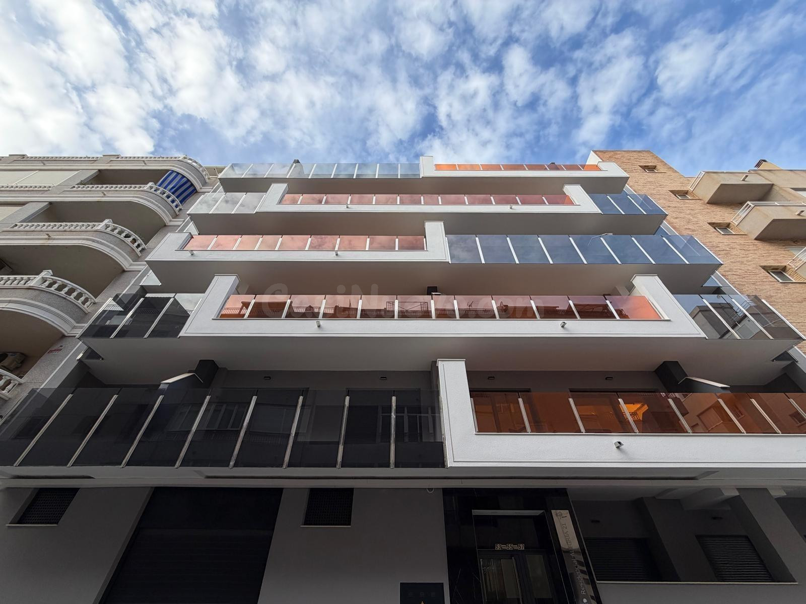 NUEVO APARTAMENTO EN RESIDENCIAL ALEGRIA 21 CON GARAJE INCLUIDO. 3 DORM. 2 BAÑOS. 113 M2. PISCINA+SAUNA+BARBACOA.