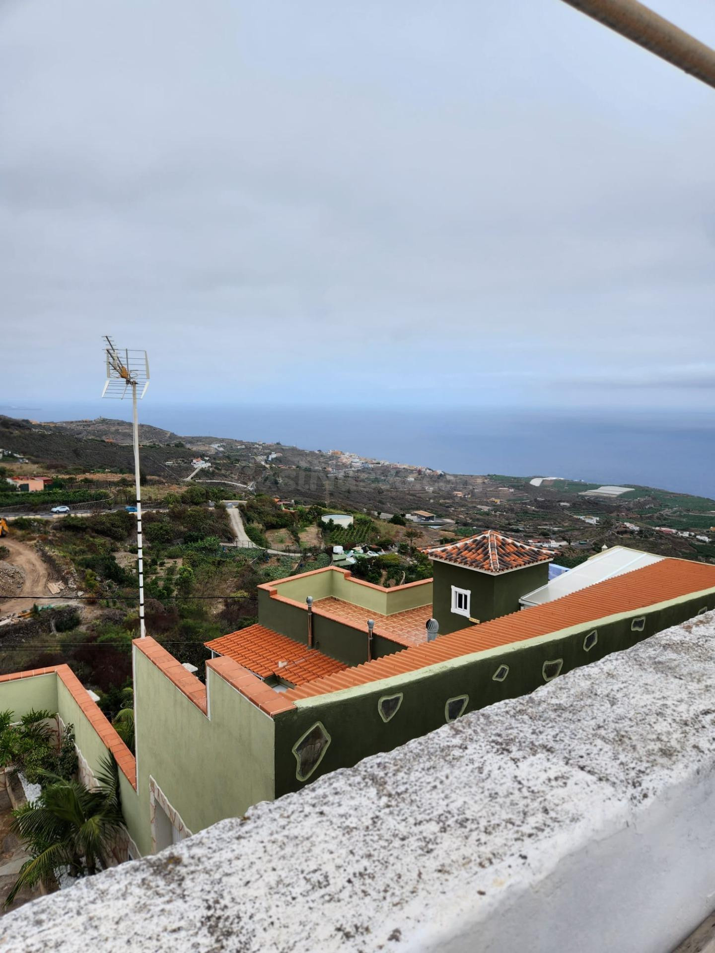 Encanto Rural en La Guancha: Casa Rústica con Amplia Huerta y Vistas Inigualables