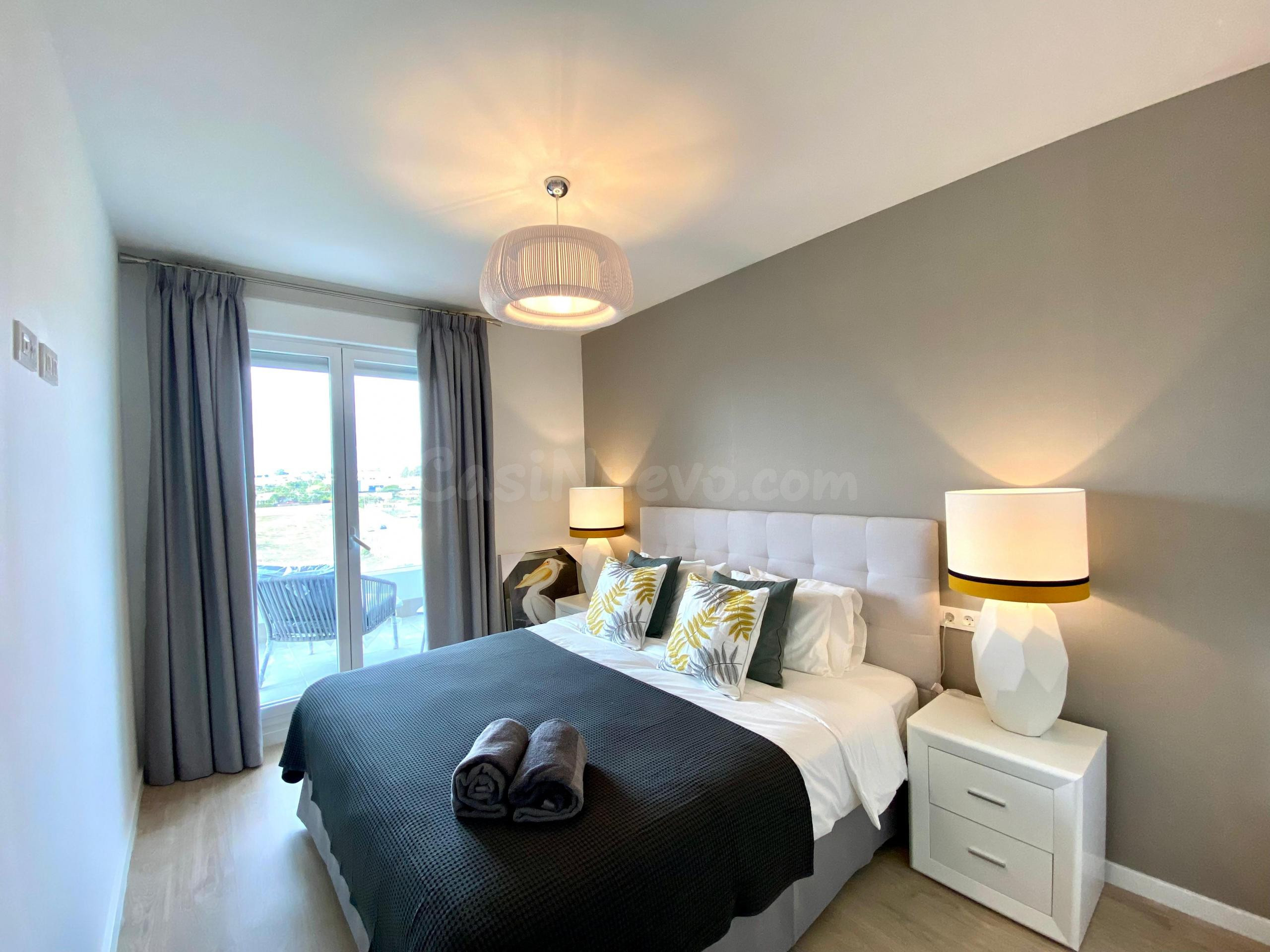 Moderno apartamento en venta con vistas al mar y licencia turística – Nueva Andalucía, Marbella