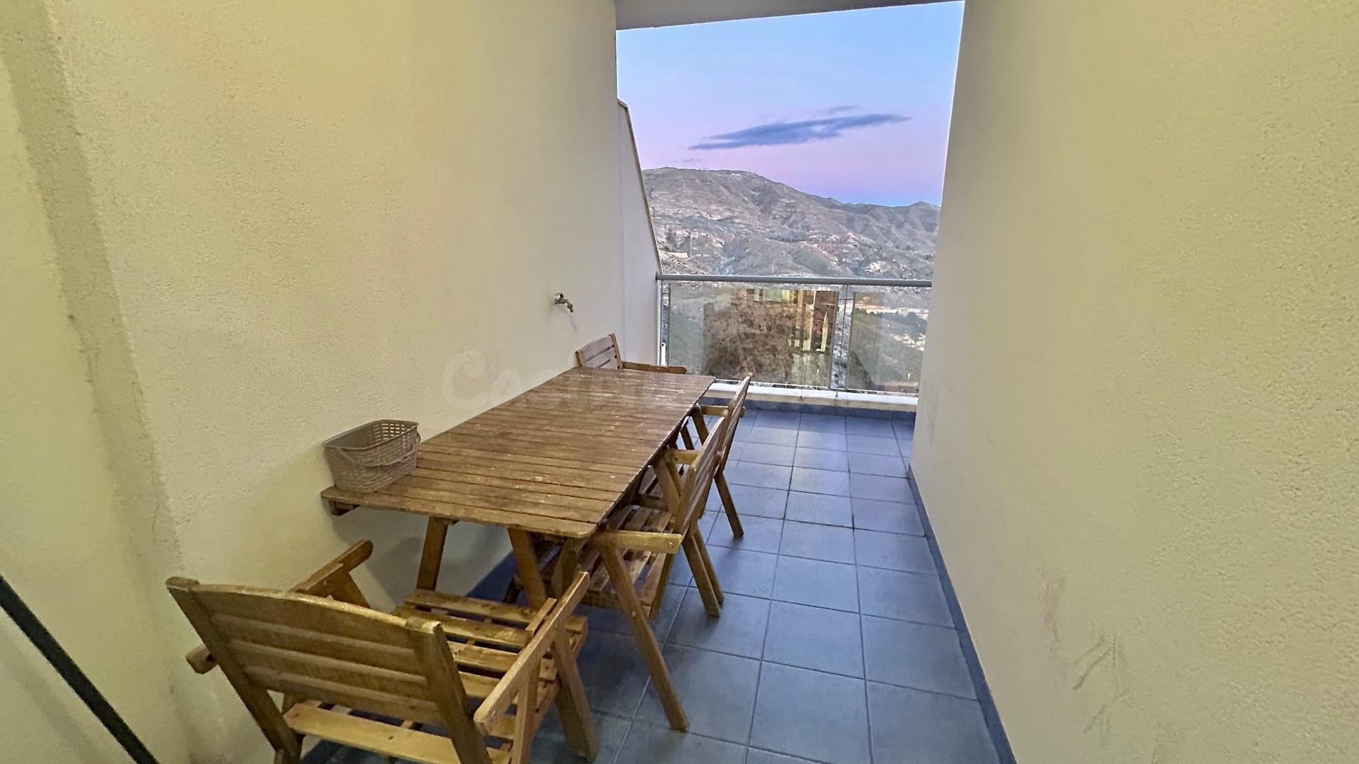 Piso reformado con vistas al mar y licencia turística en La  - foto 4