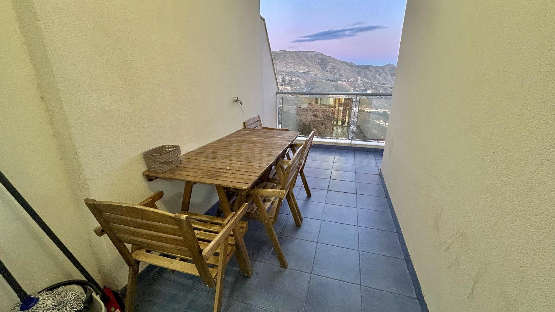 Piso reformado con vistas al mar y licencia turística en La  - foto 5