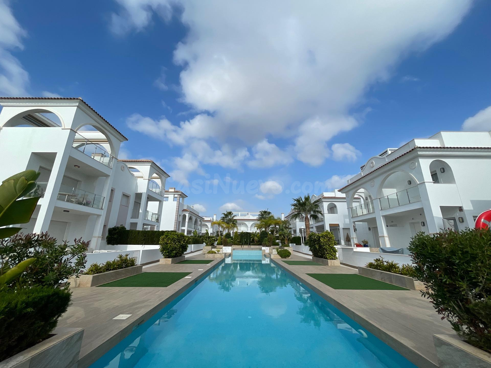 Se vende bungalow planta baja con jardín y propio aparcamiento