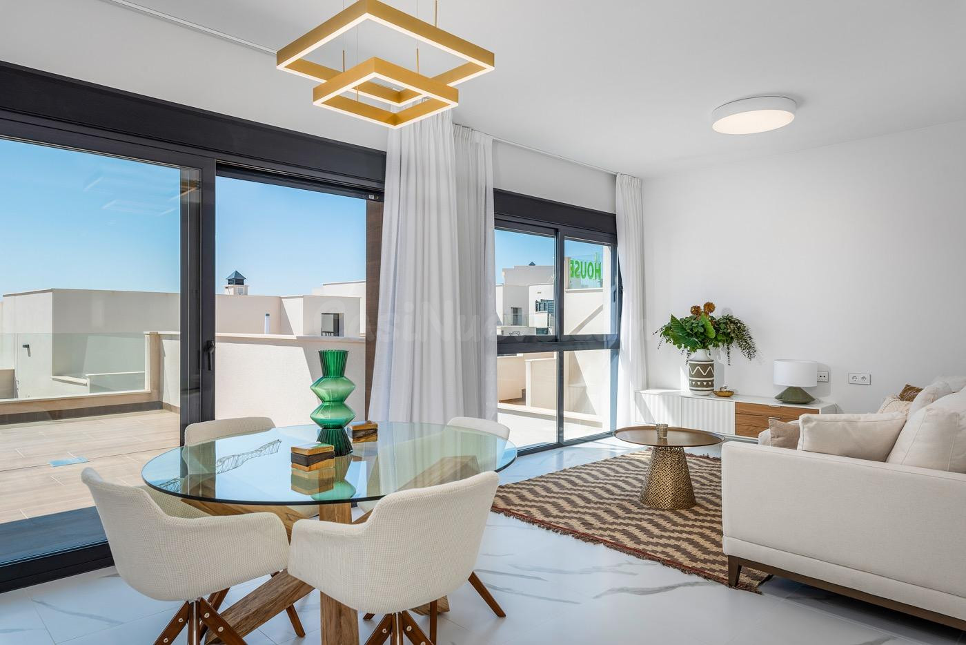 Bungalow moderno plantas altas y plantas bajas de 2 y de 3 dormitorios
