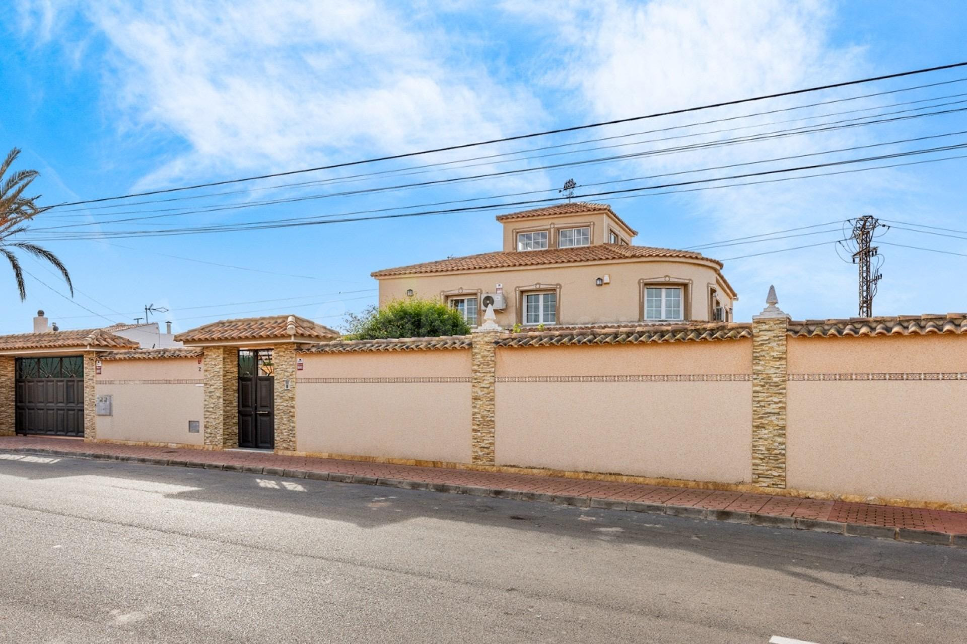 Chalet en El Chaparral - Oportunidad Única cerca del Nuevo Parque de La Siesta