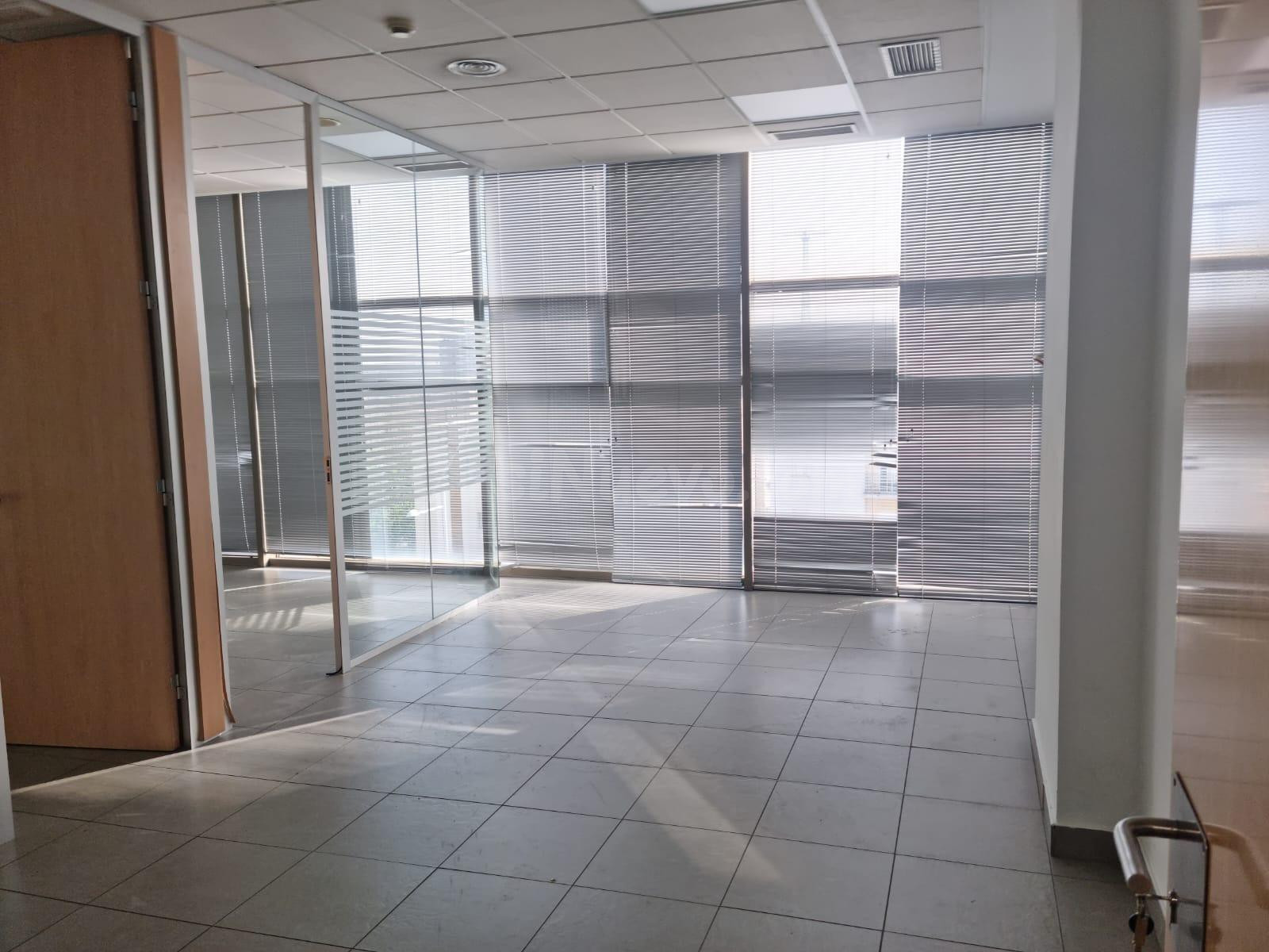 VENTA DE OFICINA EN EDIFICIO ESTADIO NUEVO MIRANDILLA (CARRA - foto 3