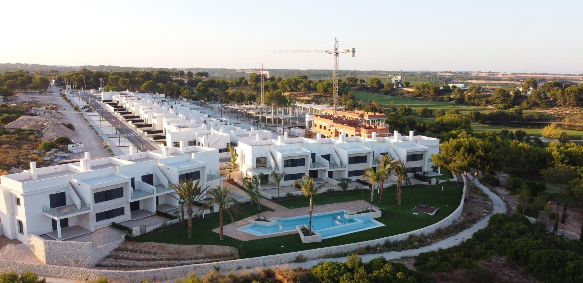 Apartamento en planta baja de 2 dormitorios de obra nueva en el Golf Resort de Pilar de la Horadada