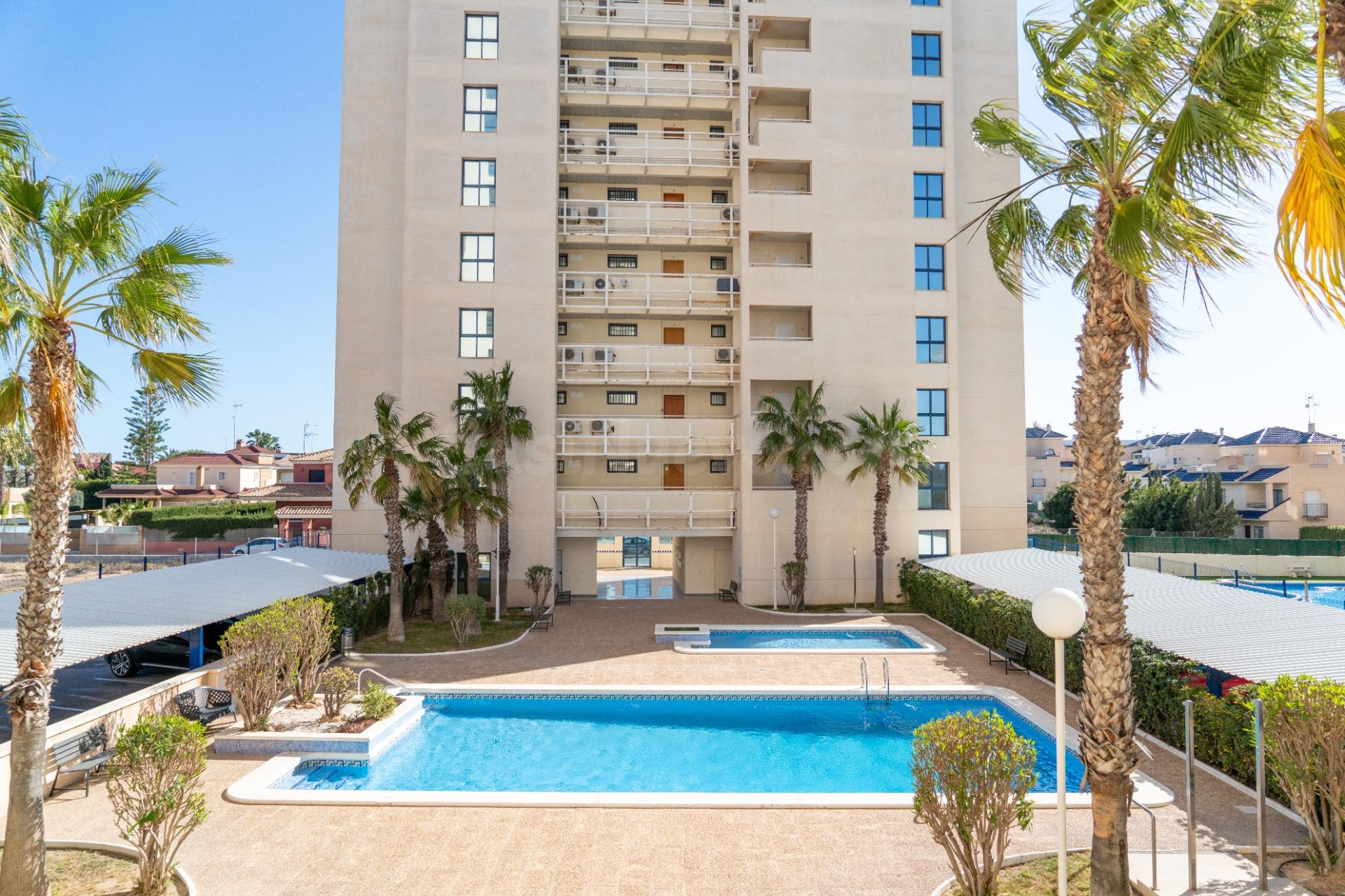 Moderno apartamento mediterráneo en La Veleta, Torrevieja – ¡Totalmente reformado y listo para entrar a vivir!