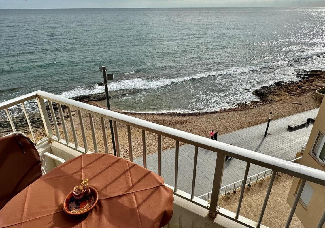 Espectacular apartamento reformado con vistas frontales al mar