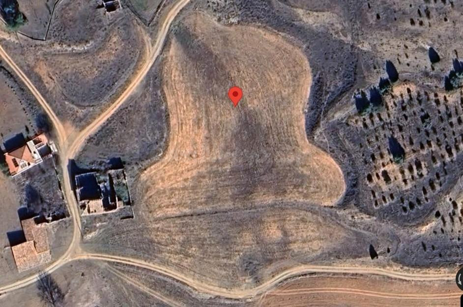 TERRENO CON EDIFICACIÓN A LA VENTA