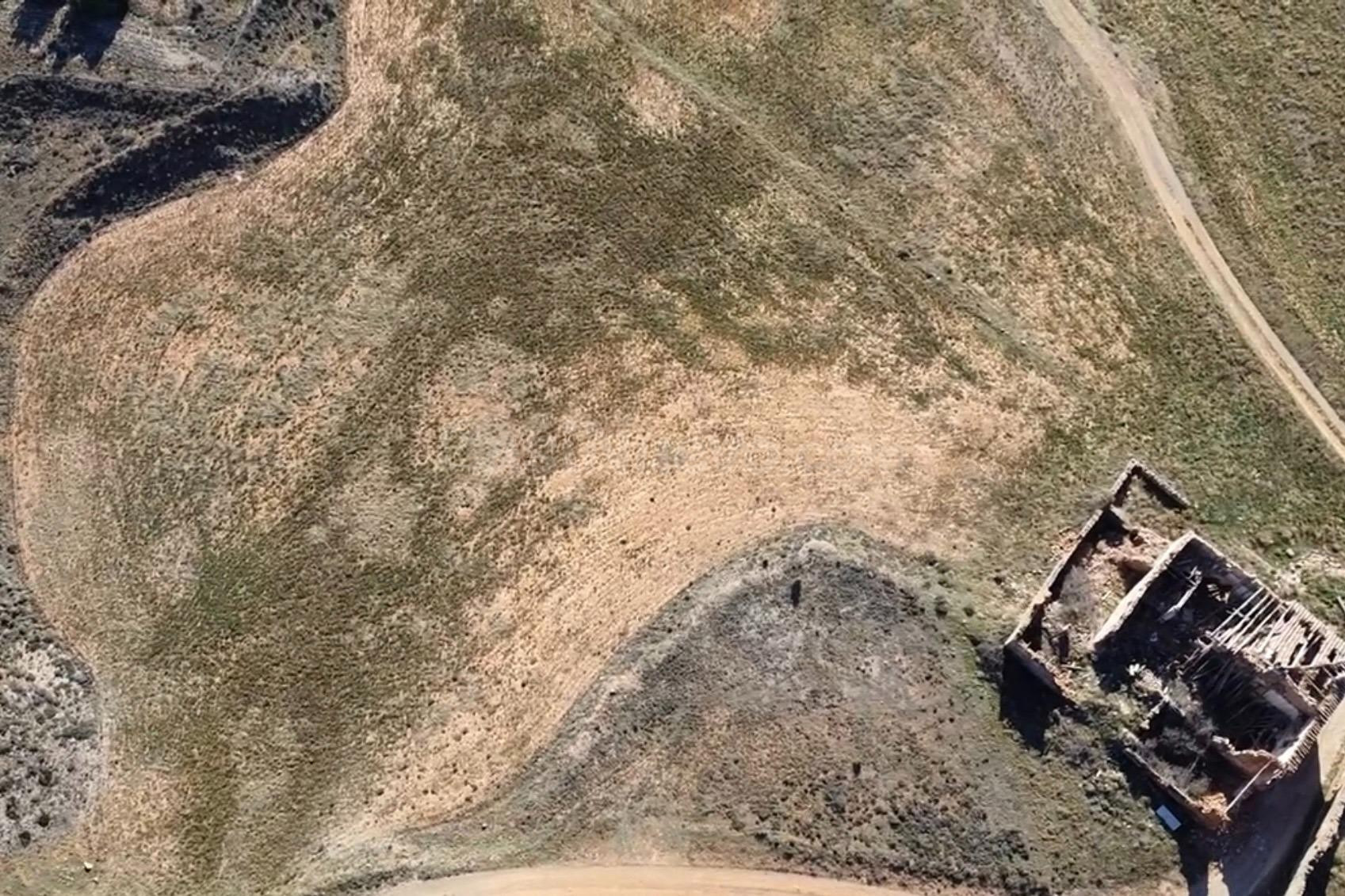 TERRENO CON EDIFICACIÓN A LA VENTA - foto 3