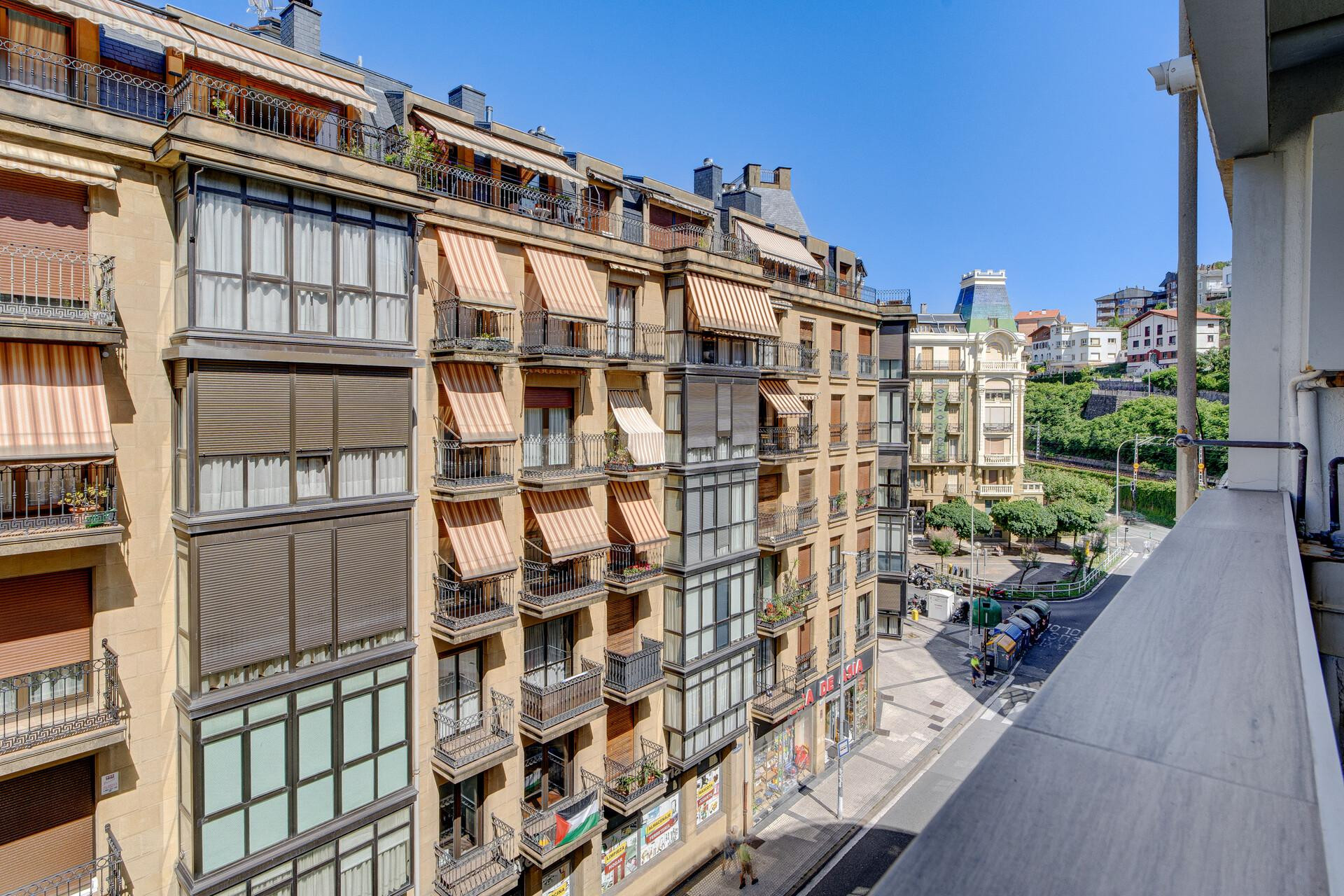 Venta de piso en San Sebastián - Donostia - foto 2