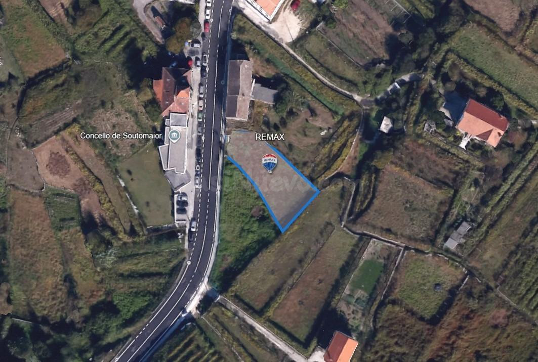 Terreno edificable de 656m2 frente al ayuntamiento de Soutom - foto 2