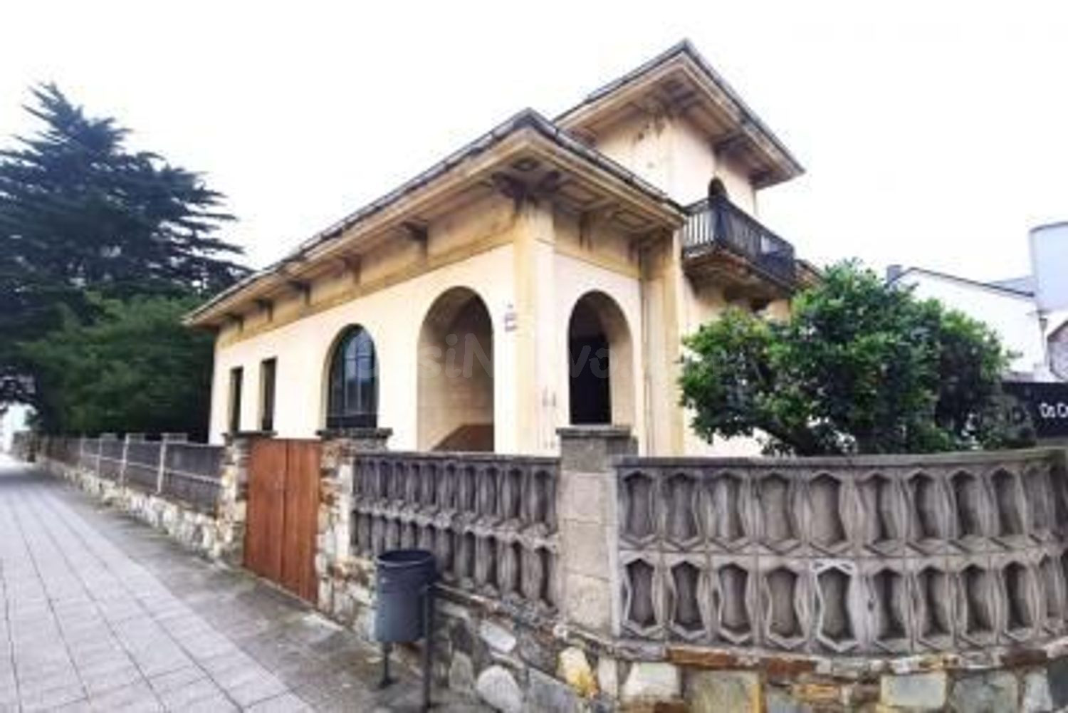 GRAN CASA AL LADO DE LA PLAYA DEL MURALLÓN, TAPIA DE CASARIE