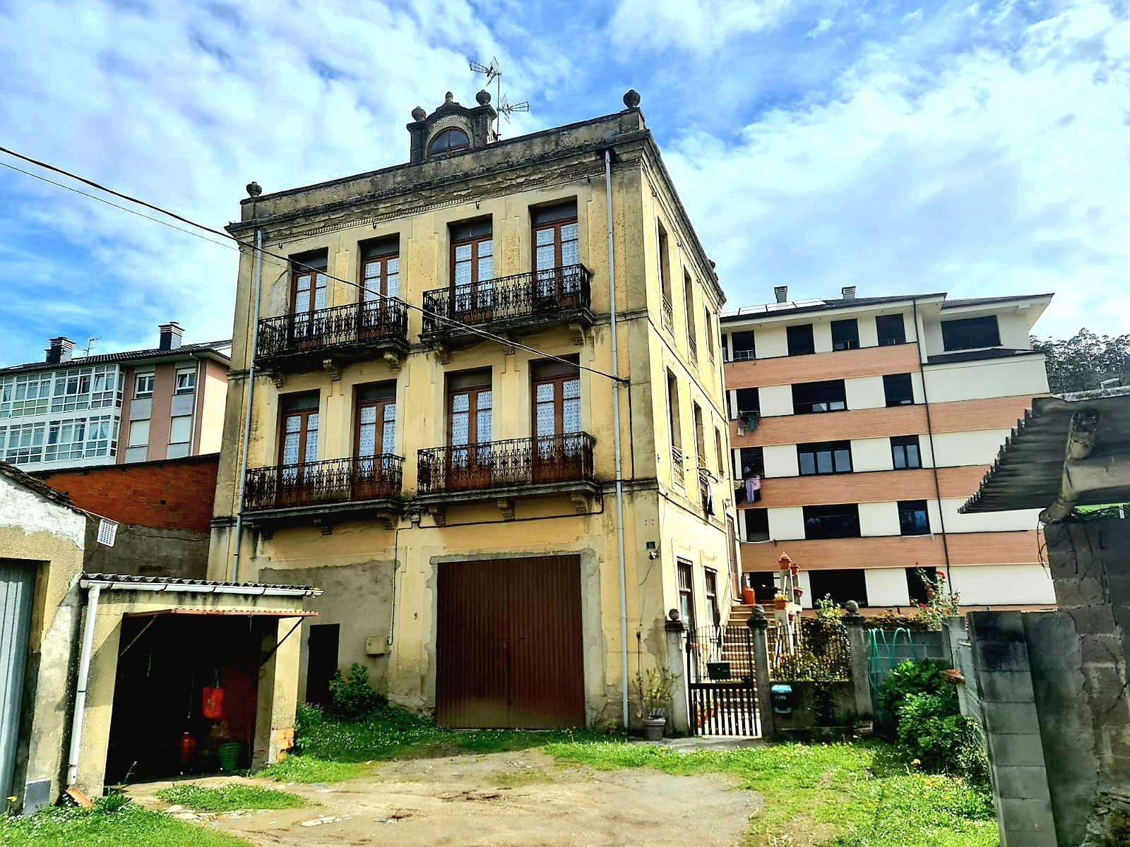 Casa señorial asturiana en centro de Vegadeo - foto 2