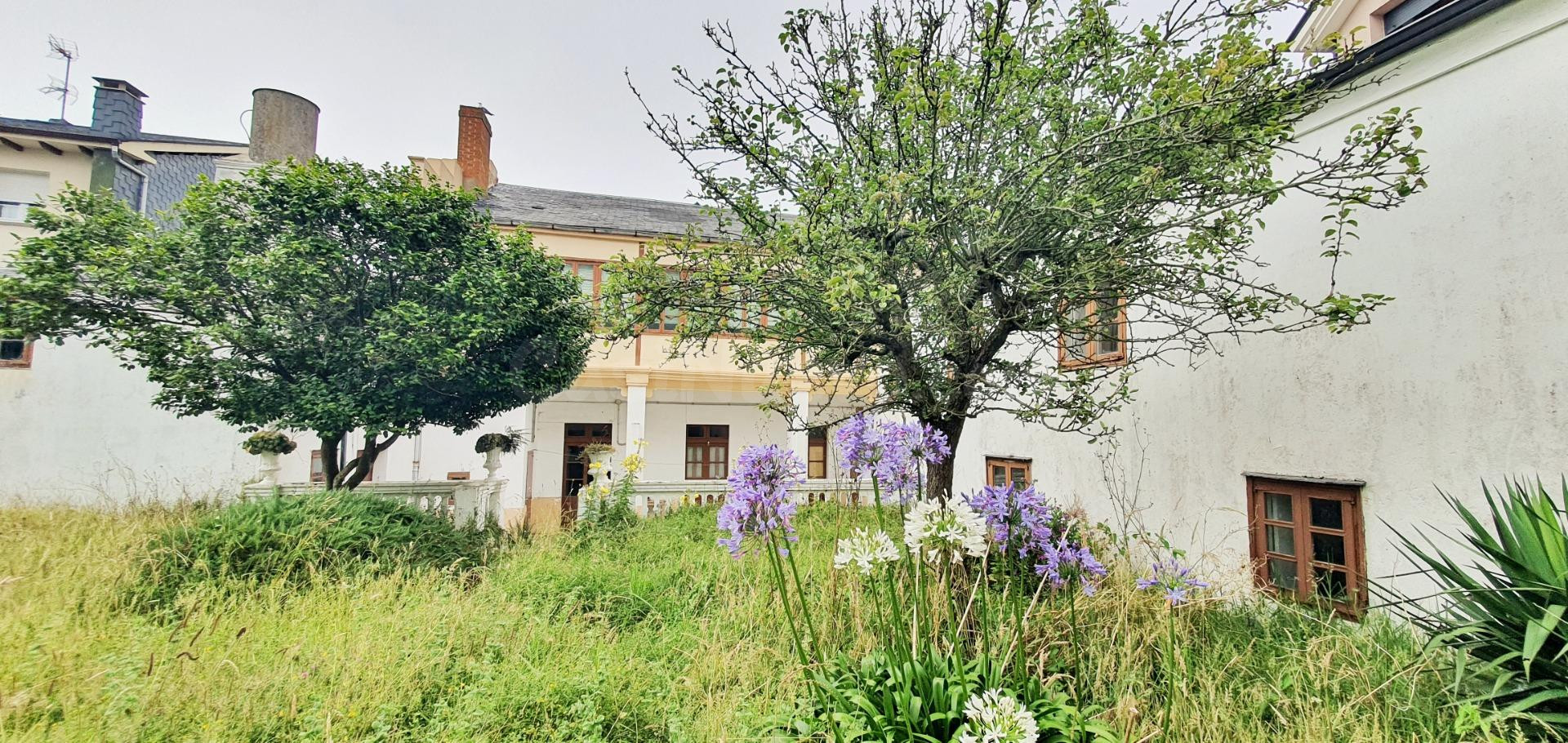 Casa Señorial con Historia y Arte en el Corazón de Tapia – ¡ - foto 3