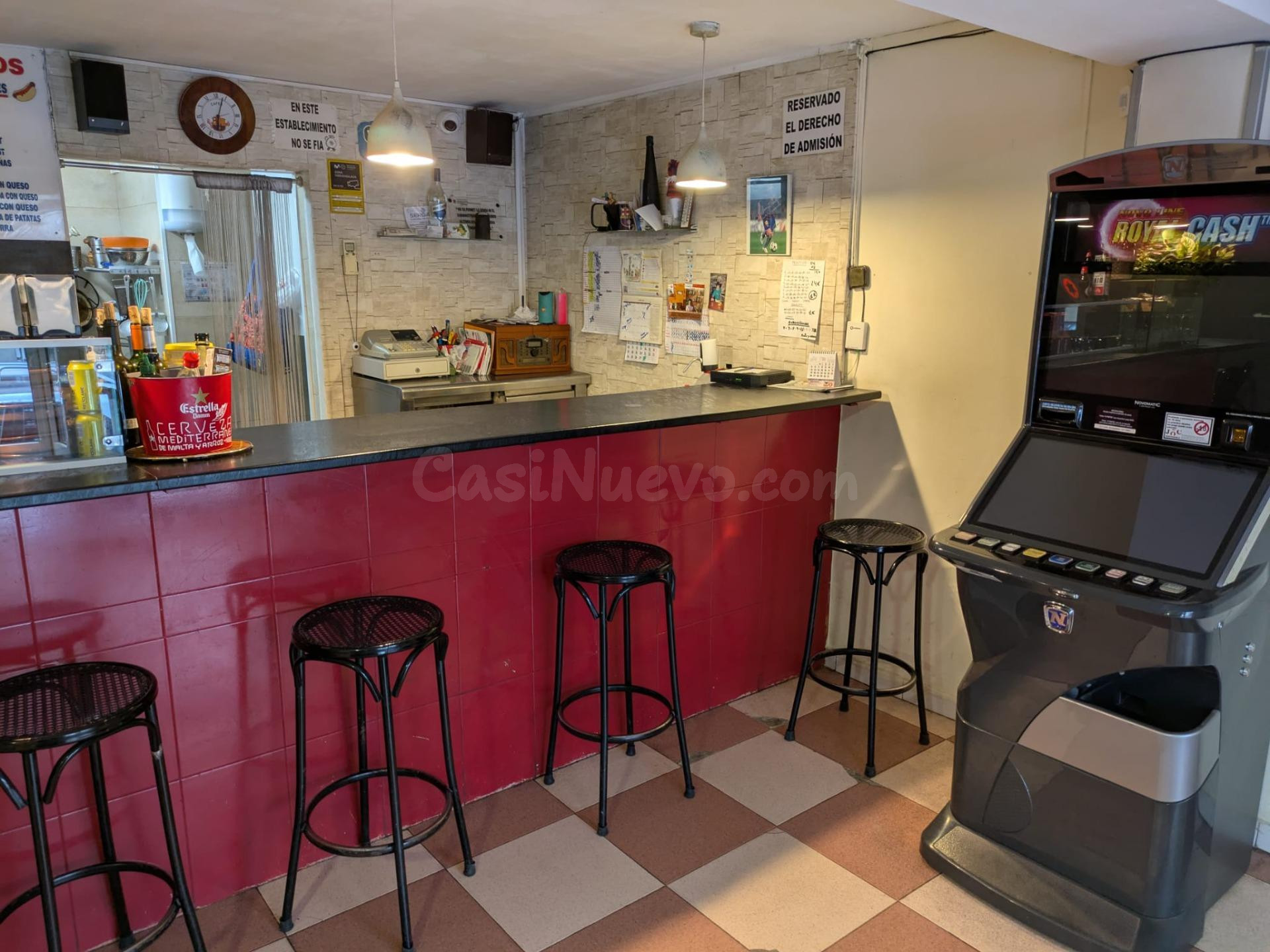 Se vende local (actualmente bar con salida de humos) en Sant Boi de Ll.