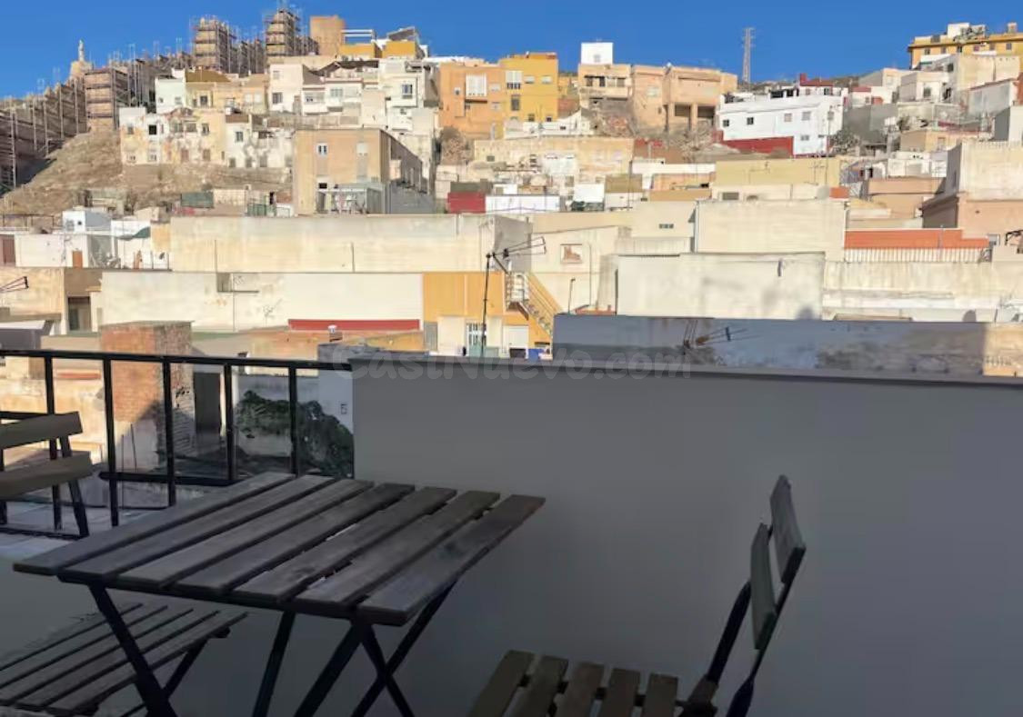 Piso con terraza privada en el corazón histórico de Almería 