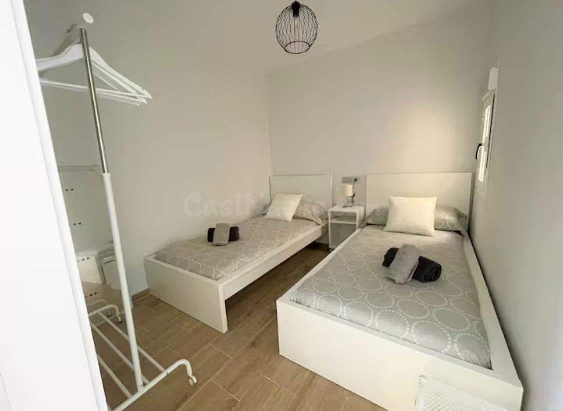 Piso con terraza privada en el corazón histórico de Almería  - foto 4