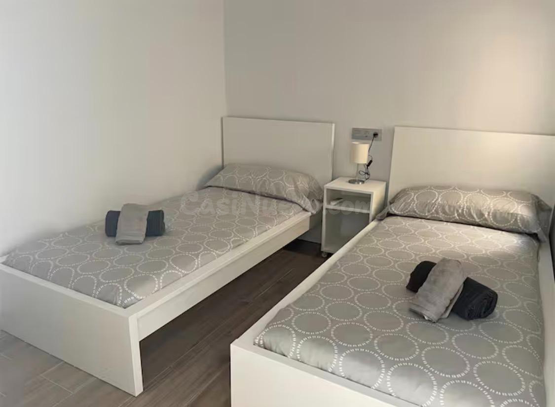 Piso con terraza privada en el corazón histórico de Almería  - foto 5