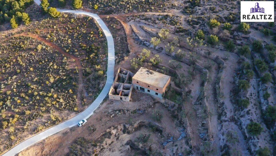 FINCA EN VENTA EN ALCOLEA CON UNA NAVE CONSTRUIDA Y CULTIVO DE ALMENDROS EN PRODUCCIÓN.