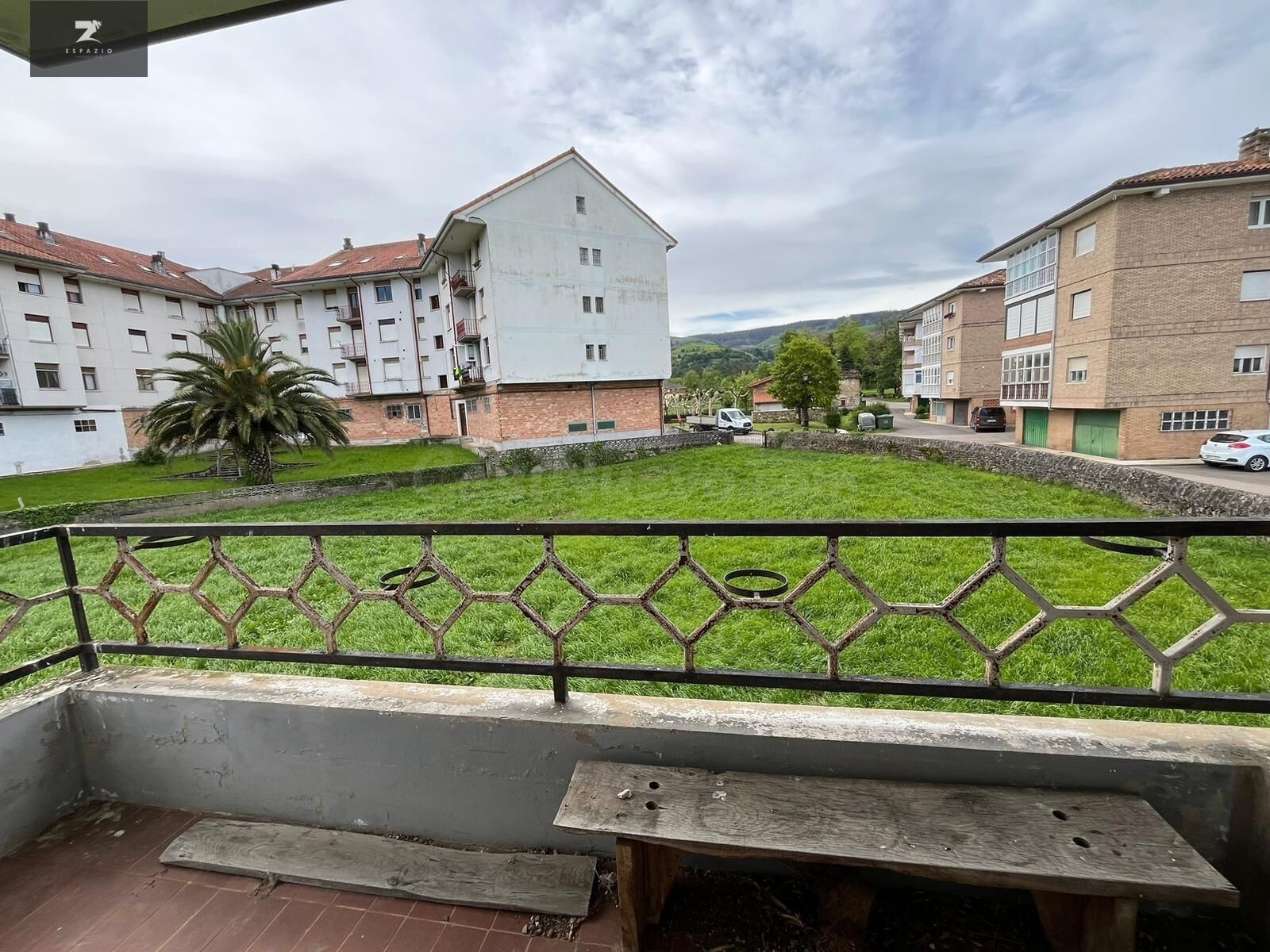 TERRENO URBANO CON VIVIENDA EN SELAYA - foto 2