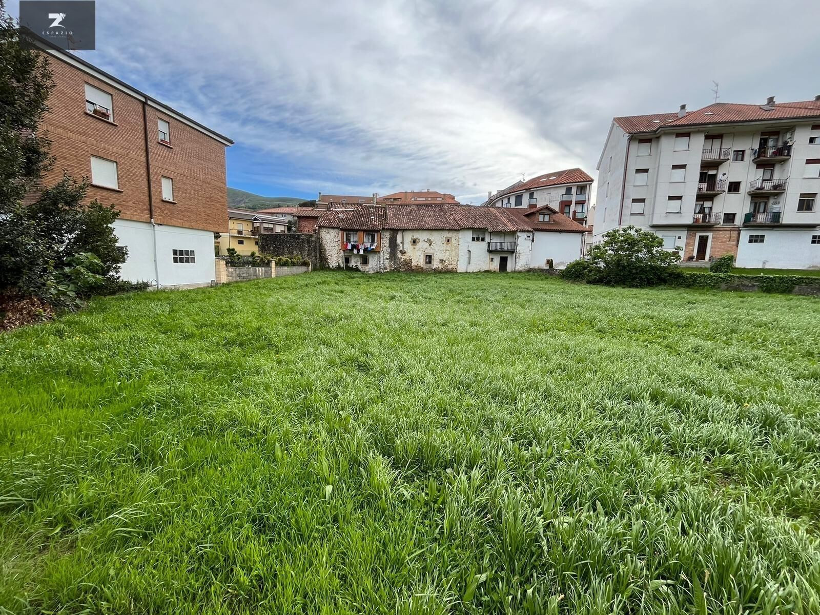 TERRENO URBANO CON VIVIENDA EN SELAYA - foto 4