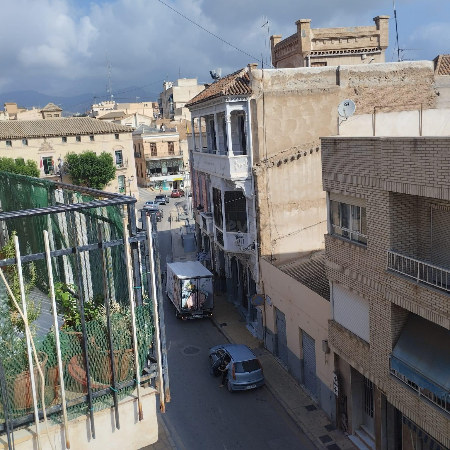 VIVIENDA EN CONSTRUCCIÓN DE TRES PLANTAS EN EL CENTRO DE TOTANA
