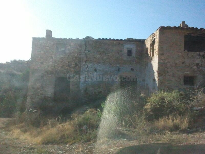 Cortijo para reconstruir.