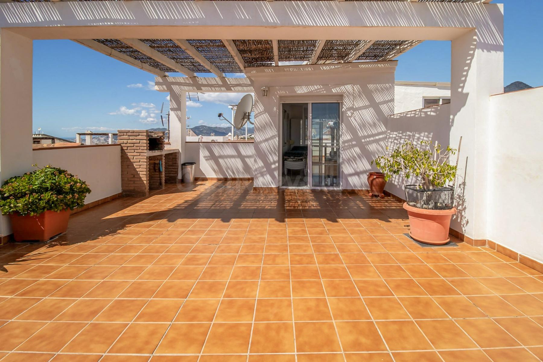 ¡Casa Adosada en Maro con Terraza en la Azotea y Vistas - foto 3