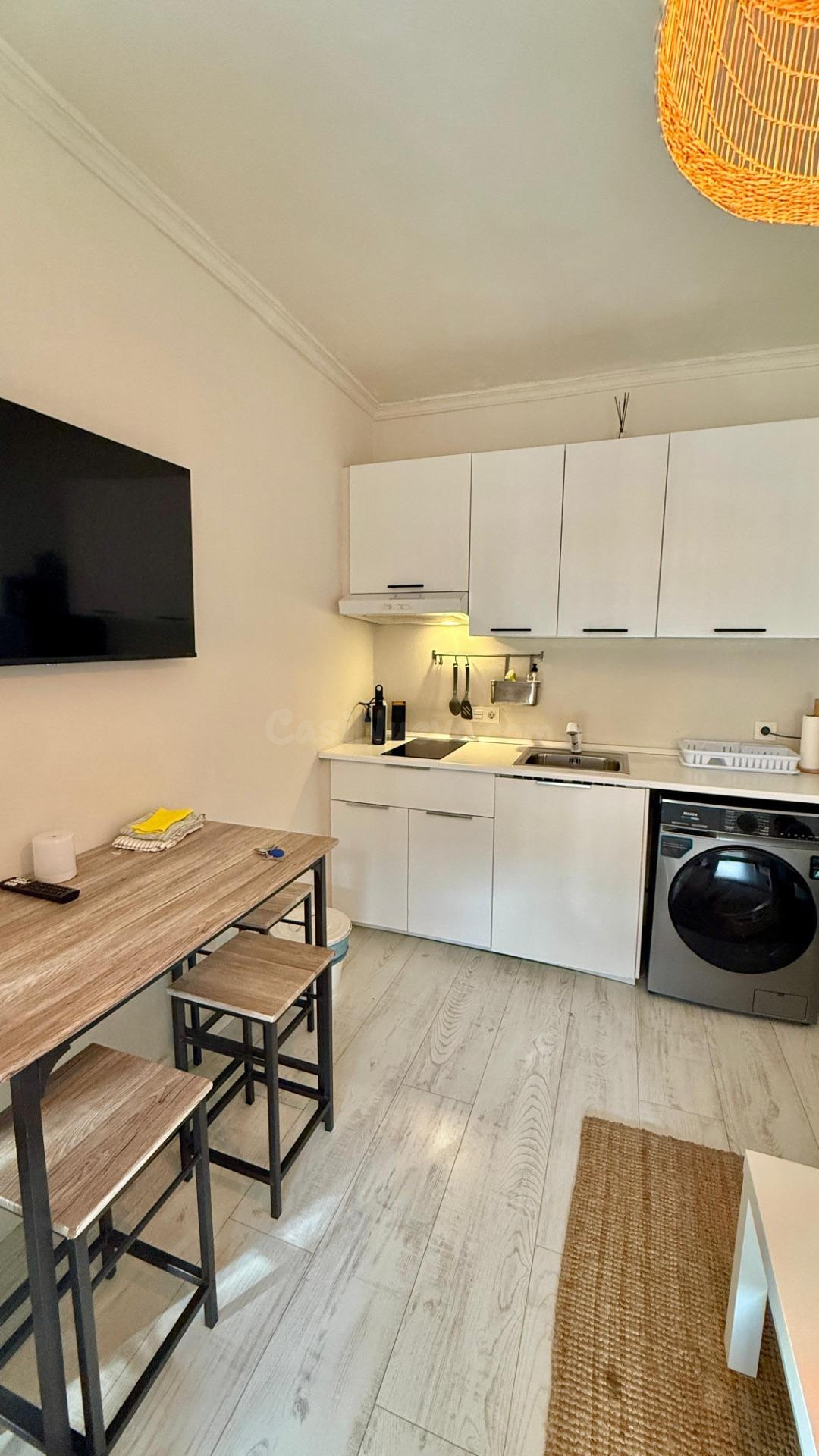 Atractivo Apartamento con Licencia Vacacional en la Carihuela